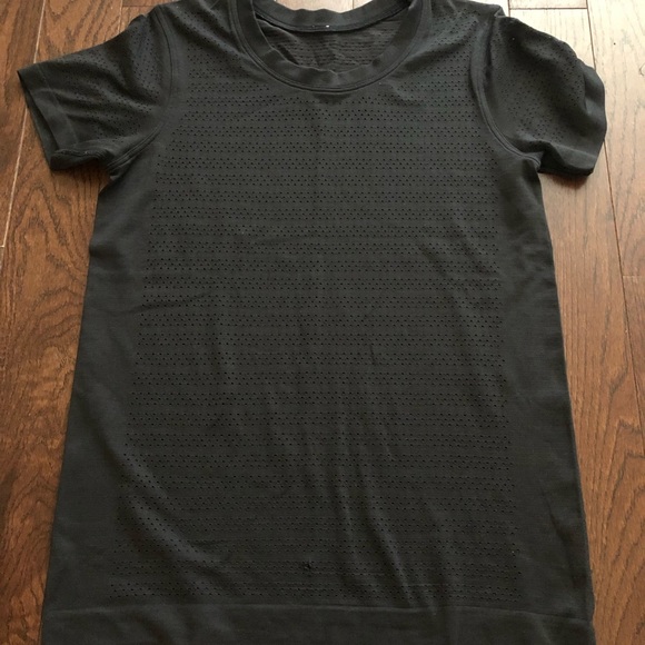 Lululemon short sleeve t-shirt - Picture 2 of 7